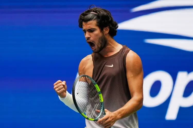 Alcaraz, Sabalenka begin US Open with wins